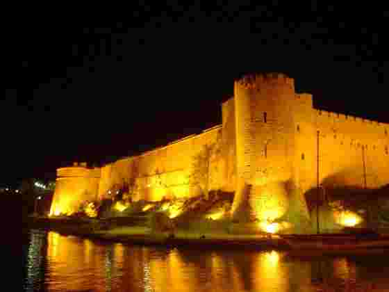 Киренийский замок ночью