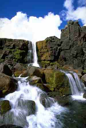 Необычной красоты водопад. Исландия