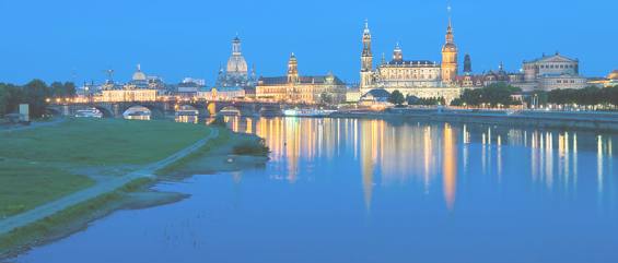 Германия. Город Дрезден на реке Эльба