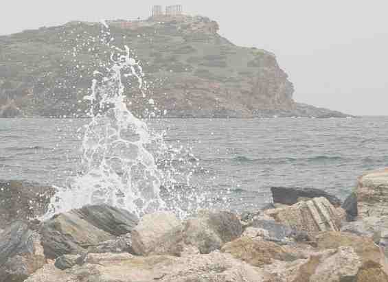 Эгейское море. Руины на скале