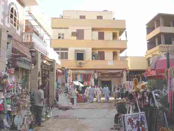 Восточный базар в городе Луксор