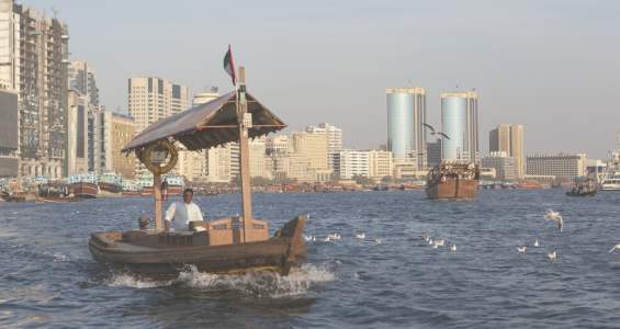 Абра -- традионная лодка ОАЭ. Недорогое водное такси